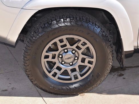 Used 2020 Toyota 4Runner Venture image 39