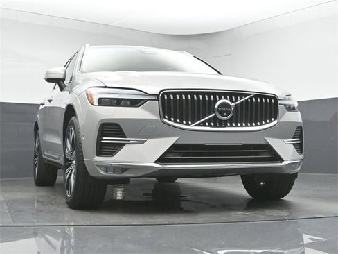 Used 2023 Volvo XC60 B5 Plus w/ Protection Package image 32