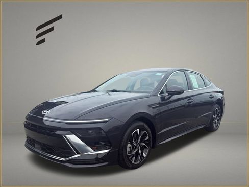 Used 2025 Hyundai Sonata SEL FWD image 1