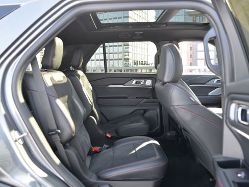 Used 2025 Ford Explorer ST w/ Sun And Sound Package image 18