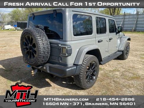 Used 2022 Jeep Wrangler Unlimited Sahara w/ Cold Weather Group AWD/4WD image 8