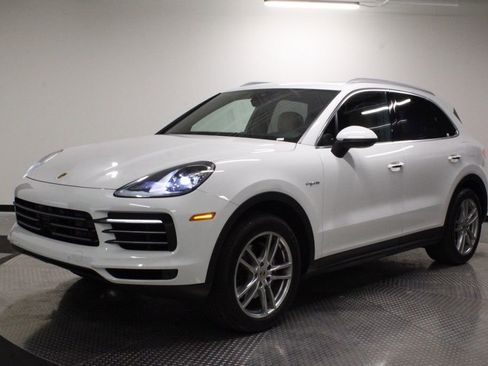Certified 2019 Porsche Cayenne E-Hybrid image 1