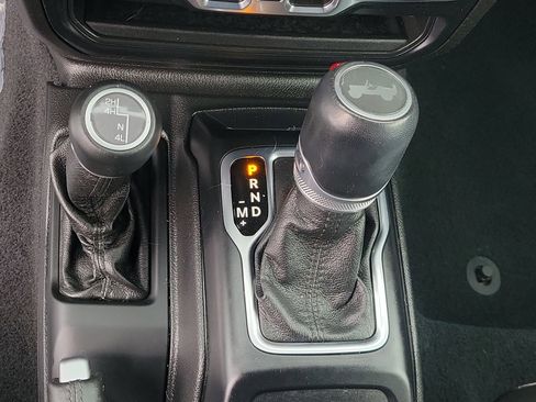 Used 2022 Jeep Wrangler Unlimited Sahara image 24