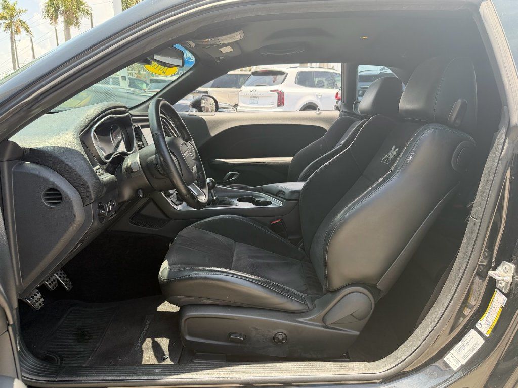 Used 2016 Dodge Challenger R/T Scat Pack RWD image 9