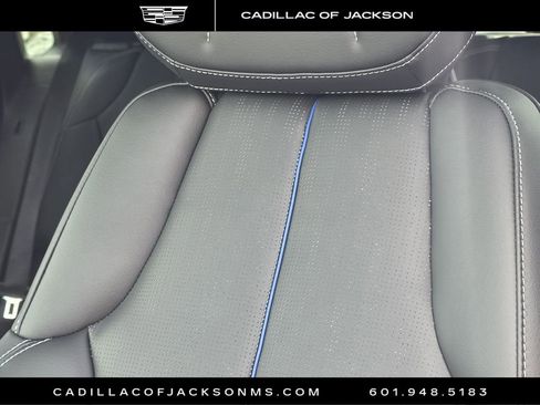 New 2026 Cadillac Lyriq Luxury AWD/4WD image 17