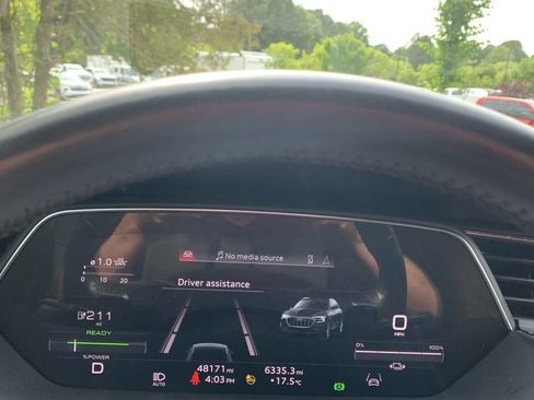 Used 2021 Audi e-tron Prestige w/ Prestige Package AWD/4WD image 34