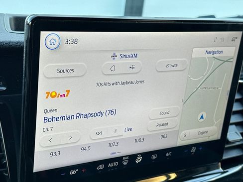 Used 2023 Ford Transit 350 XLT image 20