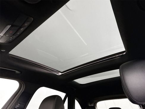 Used 2021 Mercedes-Benz GLC 300 image 6