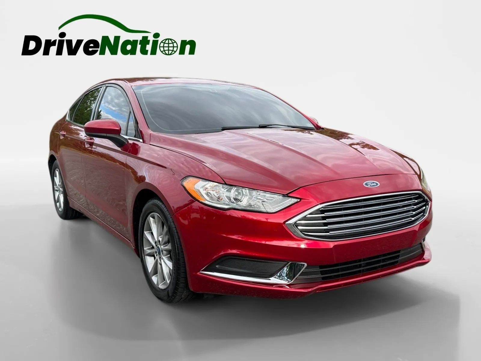 Used 2017 Ford Fusion SE w/ Fusion SE Technology Package FWD image 3
