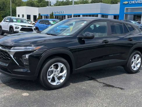 Certified 2024 Chevrolet Trax LS w/ LS Convenience Package FWD image 4