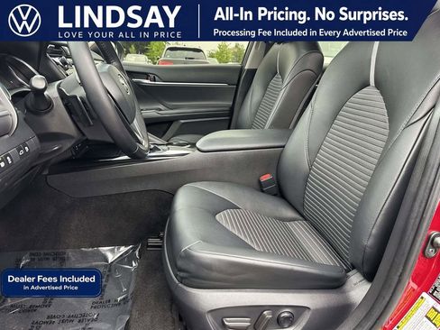 Used 2018 Toyota Camry SE w/ Moonroof Package FWD image 11