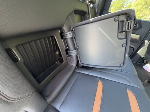 Used 2022 GMC Sierra 1500 AT4 w/ AT4 Premium Package image 16