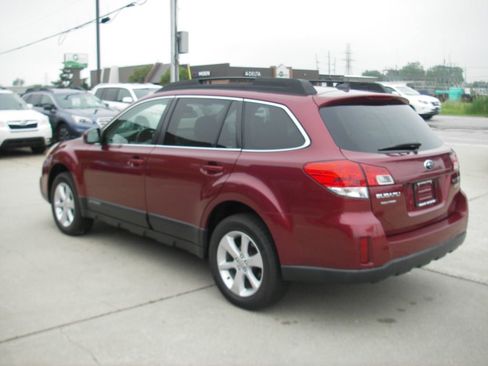 Used 2014 Subaru Outback 2.5i Premium w/ Moonroof Package AWD/4WD image 9