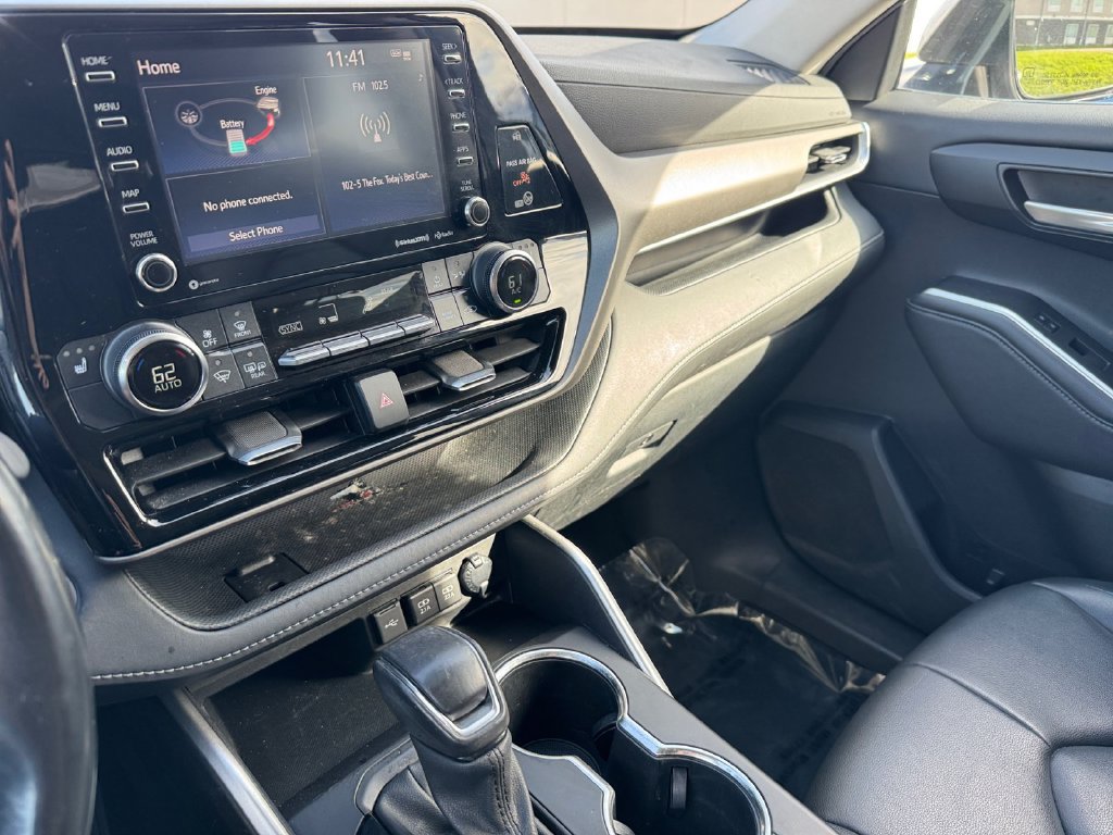 Used 2020 Toyota Highlander XLE AWD/4WD image 29