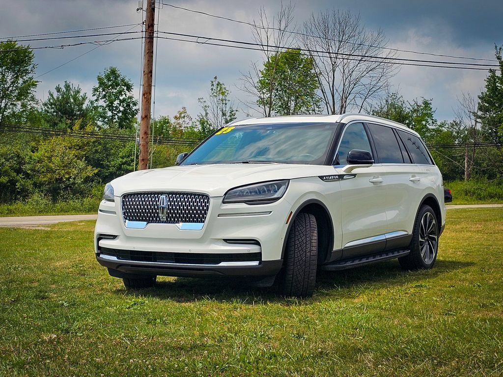 Used 2023 Lincoln Aviator Reserve w/ Equipment Group 201A AWD/4WD image 7