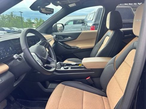 Used 2025 Chevrolet Equinox ACTIV w/ Safety and Technology Package AWD/4WD image 11