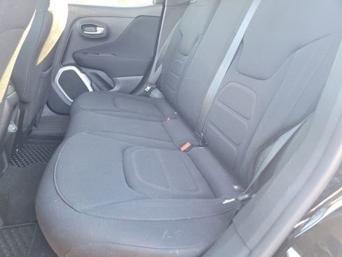 Used 2018 Jeep Renegade Latitude w/ Cold Weather Group image 26