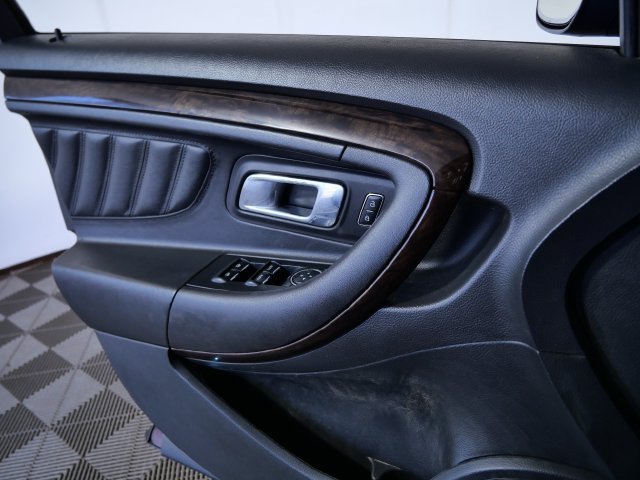 Used 2018 Ford Taurus Limited AWD/4WD image 24