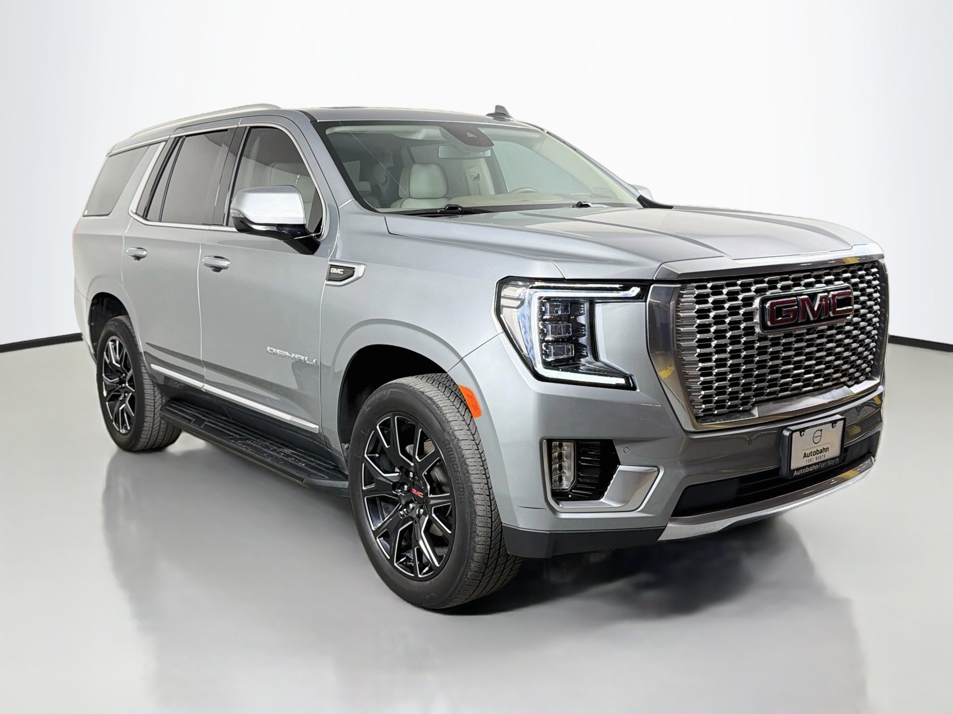 Used 2024 GMC Yukon Denali RWD image 3