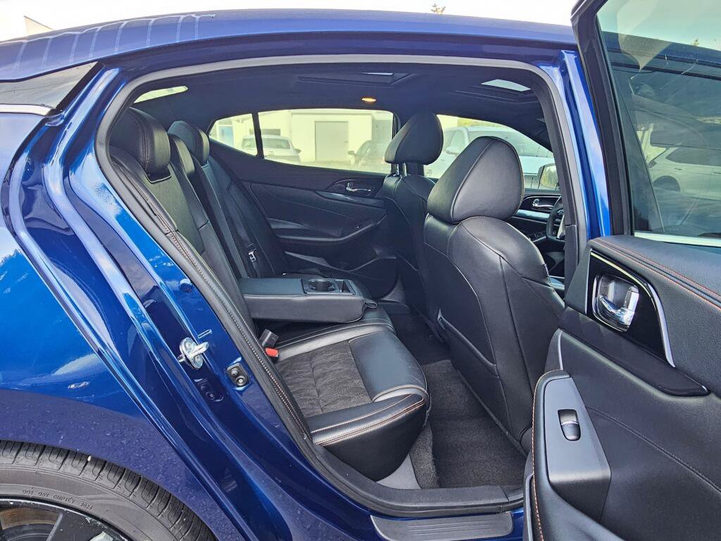 Used 2023 Nissan Maxima SR FWD image 13