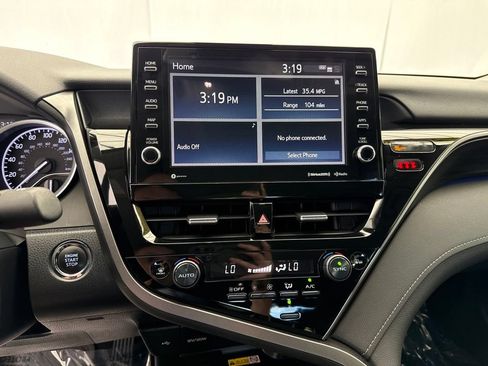 Used 2022 Toyota Camry XLE FWD image 22