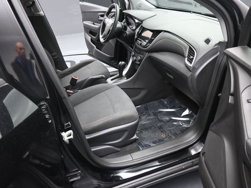 Used 2018 Chevrolet Trax LS image 19