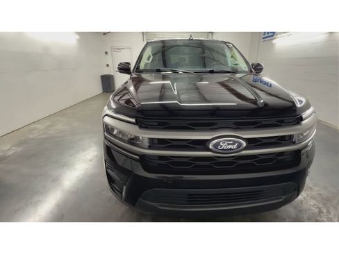Used 2024 Ford Expedition Max XLT RWD image 3