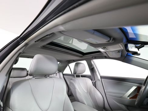 Used 2010 Toyota Camry XLE image 40