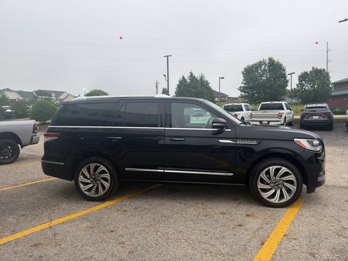 Used 2024 Lincoln Navigator Reserve AWD/4WD image 4