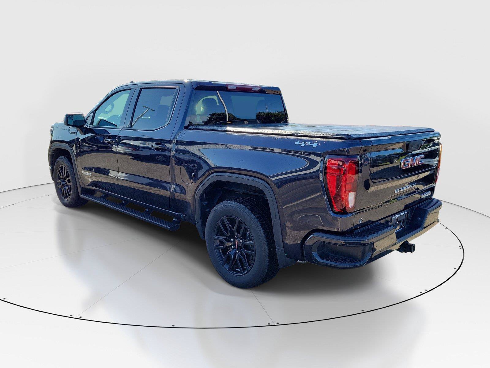 Used 2024 GMC Sierra 1500 Elevation AWD/4WD image 3