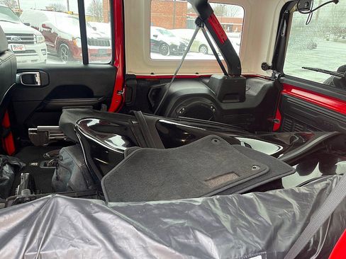 Used 2018 Jeep Wrangler Unlimited Sahara w/ Dual Top Group image 10