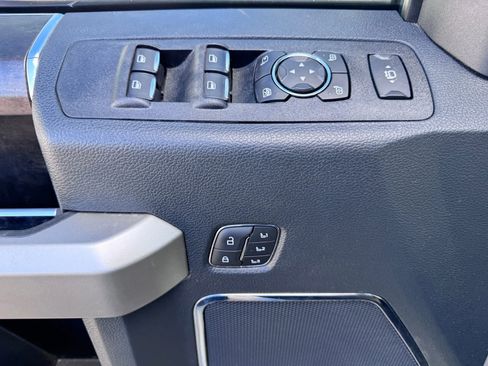 Used 2022 Ford F250 Lariat w/ Black Appearance Package image 23