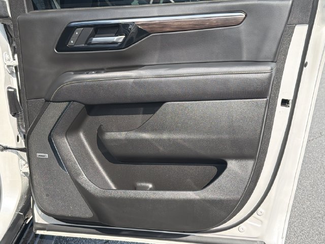 Used 2025 Chevrolet Suburban Premier AWD/4WD image 18