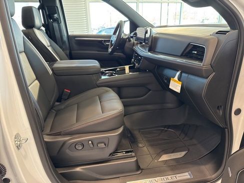 New 2026 Chevrolet Suburban RST image 30