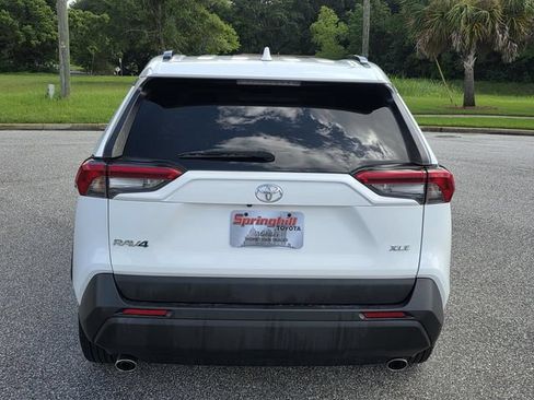 Used 2020 Toyota RAV4 XLE w/ Convenience Package FWD image 3