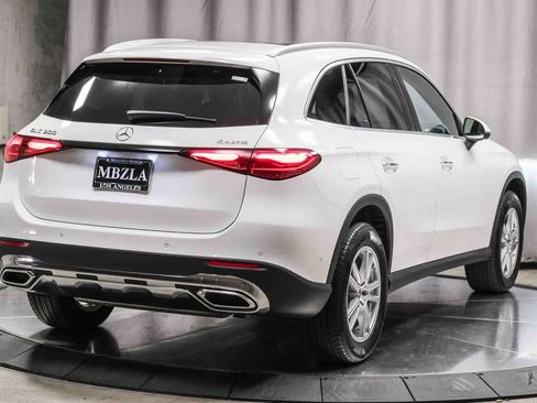 Used 2023 Mercedes-Benz GLC 300 4MATIC image 4