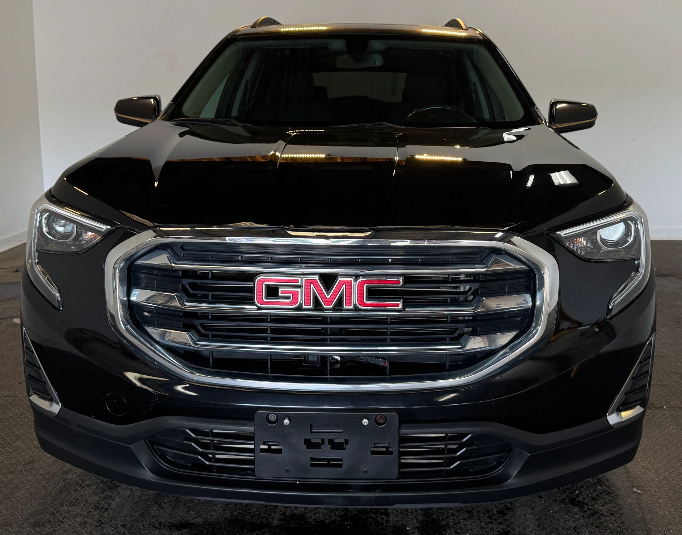 Used 2019 GMC Terrain SLE w/ Driver Convenience Package FWD image 3