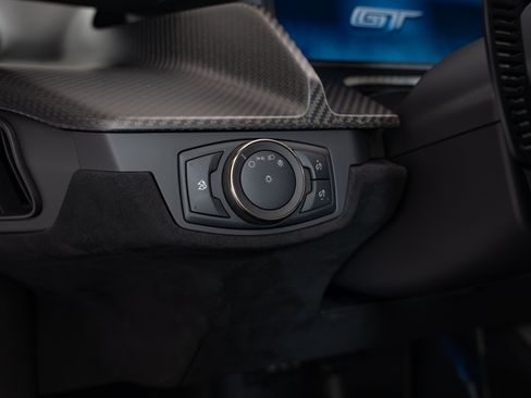 Used 2019 Ford GT RWD image 11