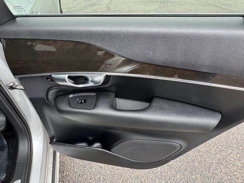 Used 2018 Volvo XC90 T5 Momentum w/ Convenience Package image 17