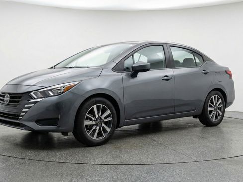 Used 2025 Nissan Versa SV image 3