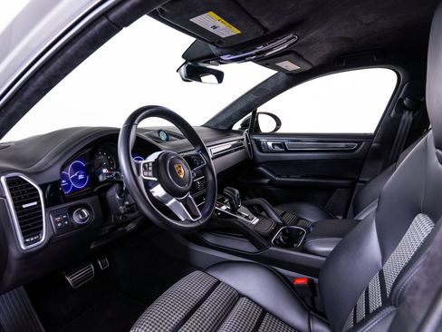 Used 2023 Porsche Cayenne GTS AWD/4WD image 18