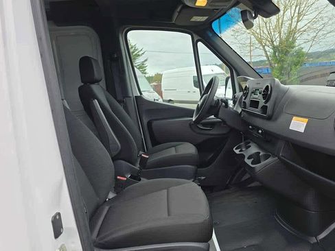 Used 2025 Mercedes-Benz Sprinter 2500 image 11