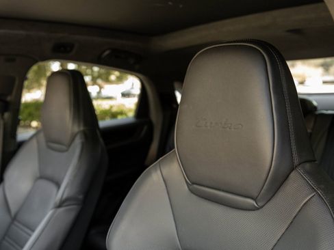 Used 2025 Porsche Cayenne Turbo image 24