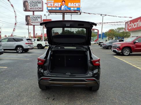Used 2024 Chevrolet Trax ACTIV w/ Sunroof Package image 20