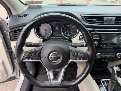 Used 2018 Nissan Rogue Sport SV w/ SV All-Weather Package AWD/4WD image 16