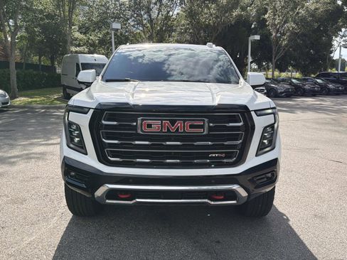 Used 2025 GMC Yukon AT4 AWD/4WD image 8
