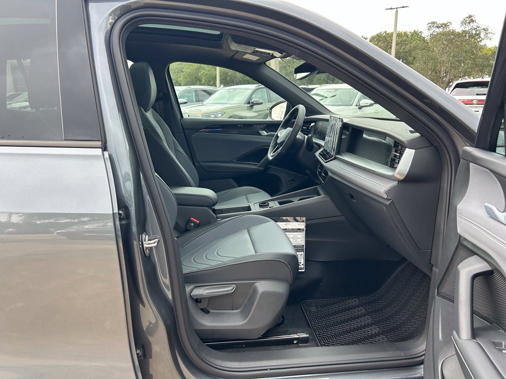 New 2026 Volkswagen Tiguan SE R-Line FWD image 35