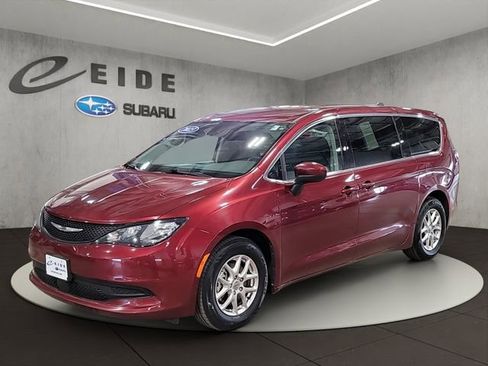 Used 2023 Chrysler Voyager LX FWD image 2
