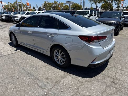 Used 2019 Hyundai Sonata SE FWD image 2