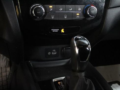 Used 2018 Nissan Rogue S FWD image 19